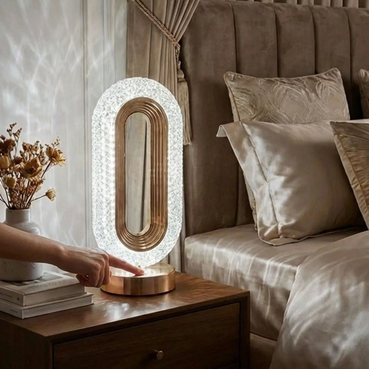 Oval Şeklinde Kristal LED Masa Lambası – Dokunmatik, 3 Renk Işık Modlu, Şarjlı Dekoratif Gece Lambası