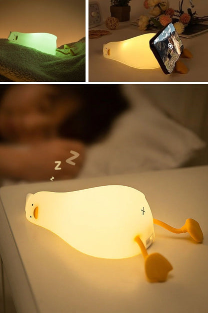 5 Farklı Renk Modlu Tembel Ördek Figürlü Pofuduk LED Gece Lambası–Yumuşak Dokulu Çocuk Odası ve Dekoratif Şarjlı Ortam Işığı
